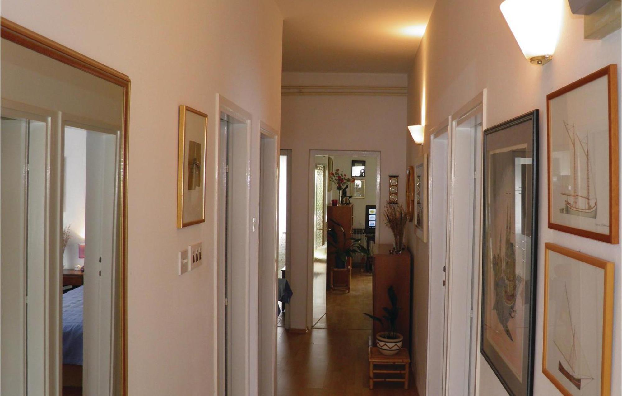 Stunning Apartment In Rovinj With Kitchen Eksteriør billede